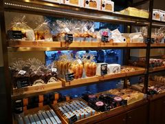 面包甜点陈列柜-申氏糕点(三好街店)