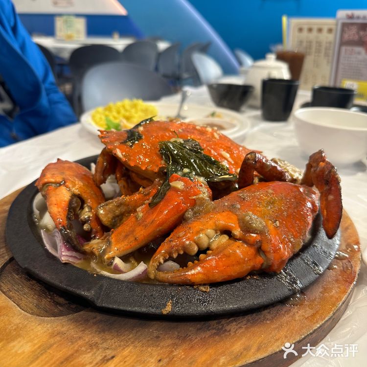 連隔離枱都聞到超香濃的胡椒味，蟹鉗超大隻又啖啖肉