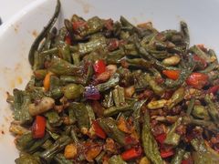 -阿瓦山寨·湘菜现炒·剁椒鱼头王(咸阳总店)