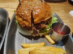 -三勾JJJ Burger&Coffee(梅溪湖店)