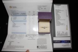 证书和钻钻-威德钻石-克拉钻大本营(南京东路店)