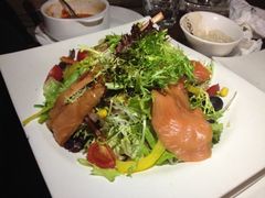 三文鱼沙拉-雕刻时光咖啡馆(北航店)