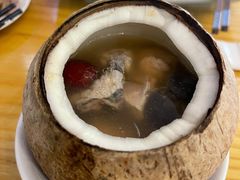 鲜椰子炖乌鸡-德胜轩正宗顺德菜(宝安沙井会展中心店)