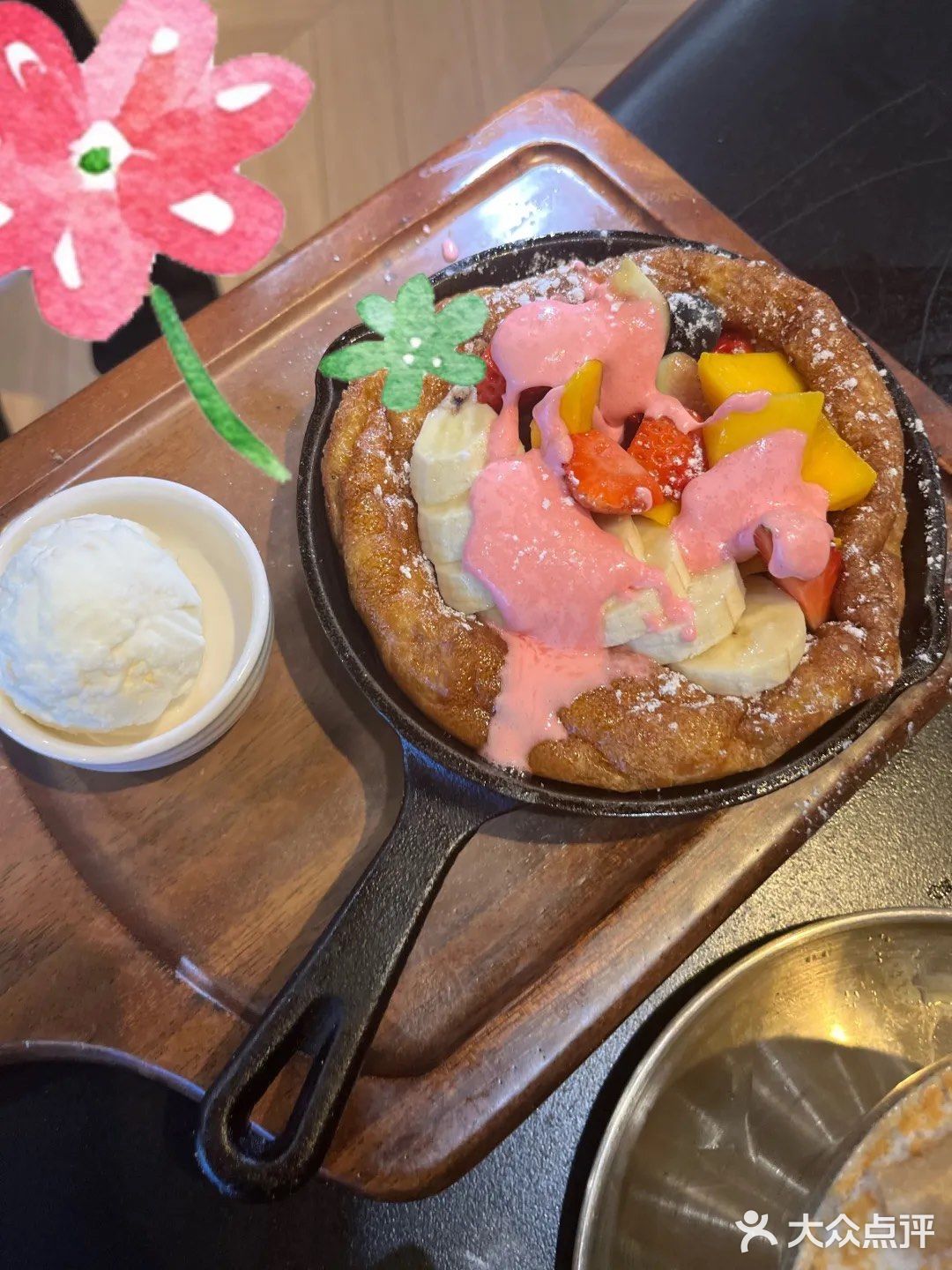 在国王冰室吃到了惊喜的汉堡和松饼冰淇淋