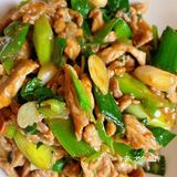 蒜苗炒肉丝,好吃很下饭!