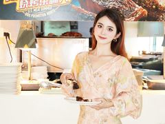 -亚洲国际大酒店·云顶阁旋转自助餐厅