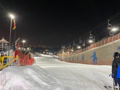 -采薇庄园四季滑雪场