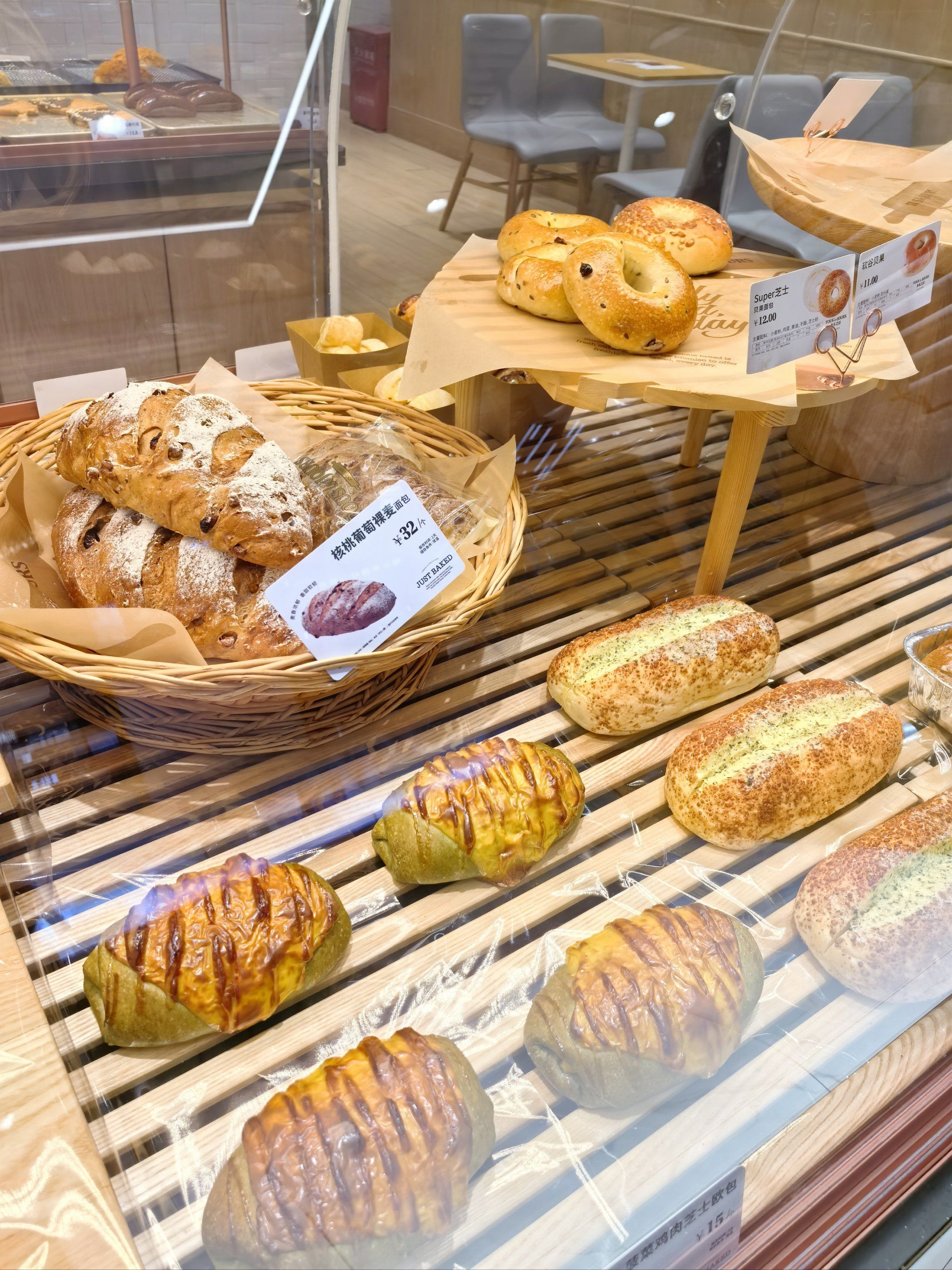 多乐之日现烤面包买二送一