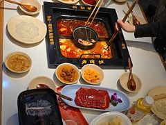 -老牌坊云南鱼豆花火锅(哈西万达店)