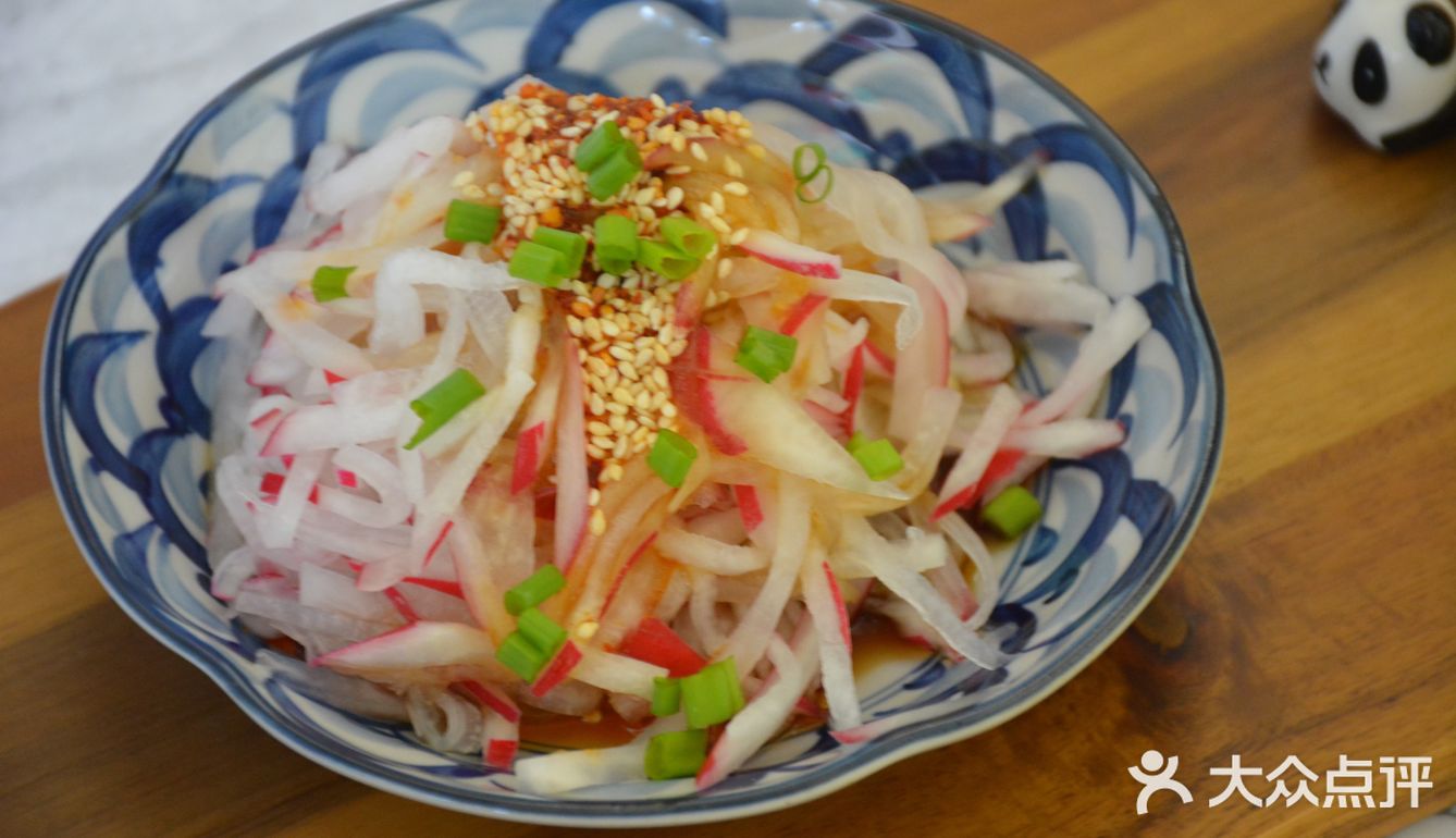 萝卜丝 冬天菜市场不到6点就已经亮起了路灯