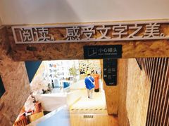 -新华里咖啡书吧(新华书店小寨店)