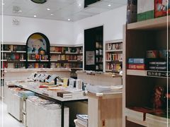 -钟书阁(群光广场店)