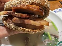 -老天桥酱肉烧饼夹肘子(天桥店)
