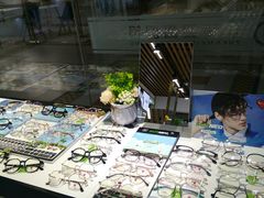 -臻美视爵眼镜·明月·依视路·蔡司折扣店(广渠门店)