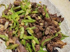 辣椒炒带皮肉-英子补身汤(海兰路店)