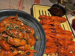 -肥肥虾庄·金牌油焖大虾(汉街SKP店)