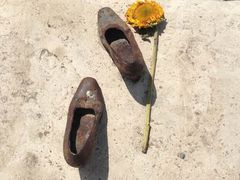 -多瑙河畔鞋履雕塑