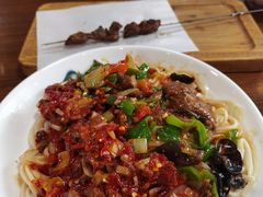 -歹歹的加个面过油肉拌面