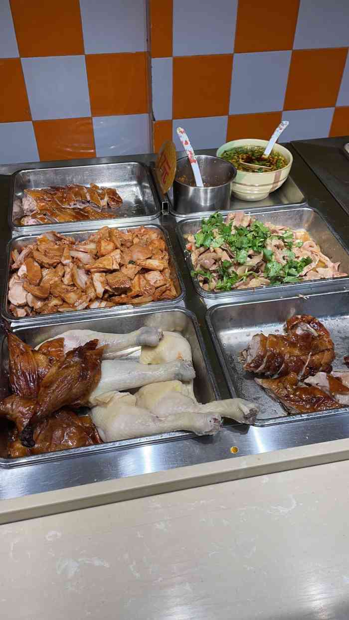 大塘烧鹅(天河店)-"无意中发现的这家店 每天中午都有很多人排.