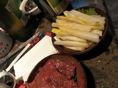 -沪小二炭火蛙锅(淮海中路美食不夜城店)