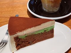 巧克力抹茶蛋糕-black rainbow coffee