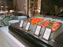 自助取餐区-海口绿发希尔顿酒店-田园汇自助餐·三文鱼·海鲜