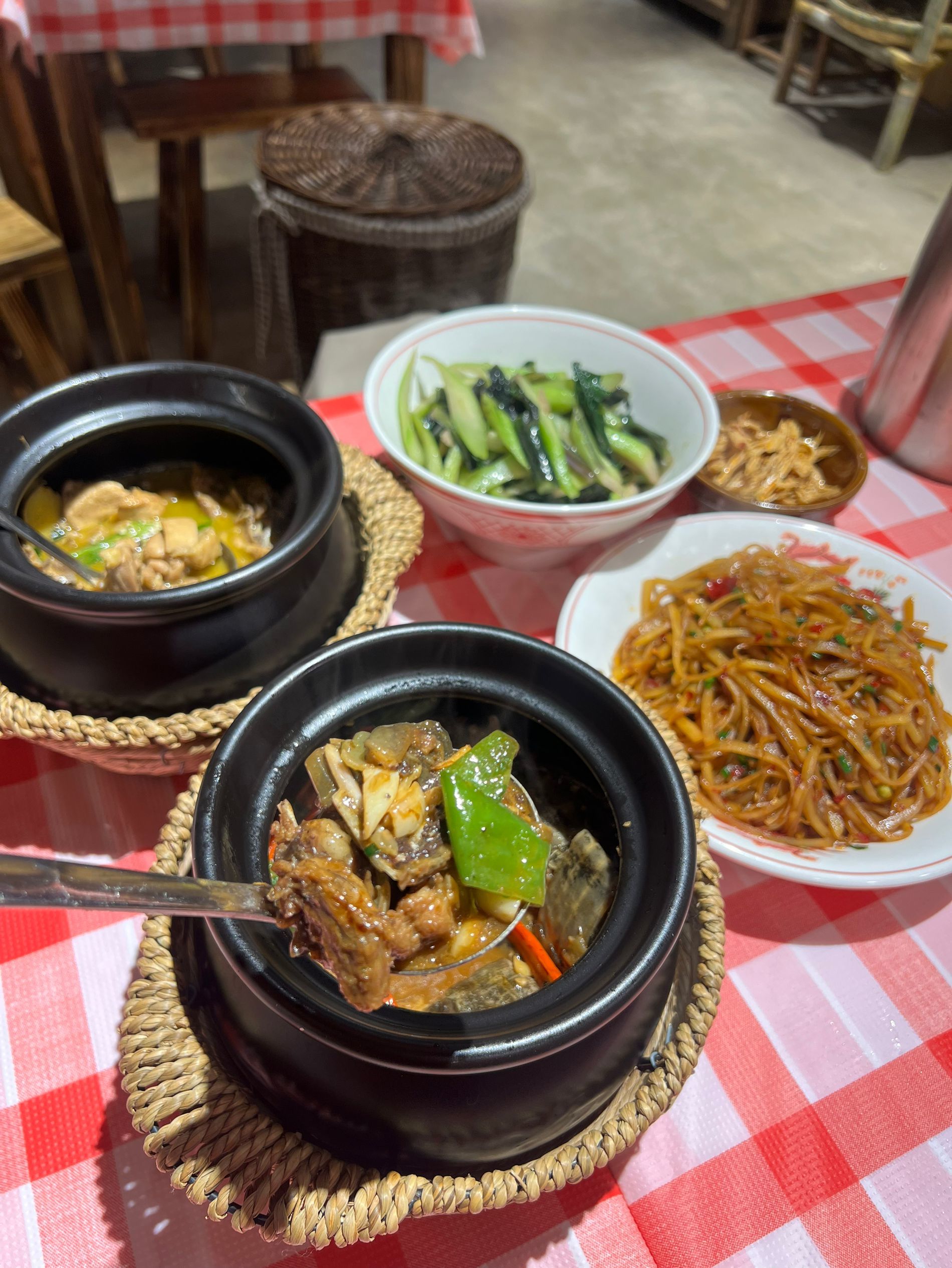 第一次吃这种罐罐菜,感觉真的和普通湘菜不一样