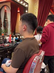 -东方先生国潮男士理发馆