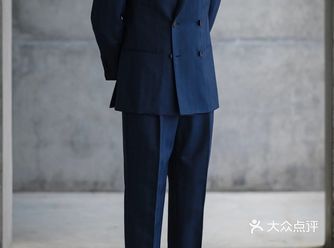那么在职场正装大军中，如何着装才能体现与众不同