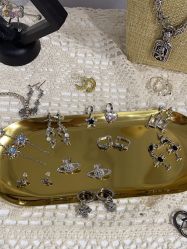 -AI艾耳·专业手工耳洞·穿孔美学馆