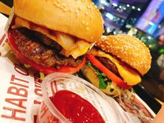 -The Habit Burger Grill 哈比特汉堡(爱琴海店)