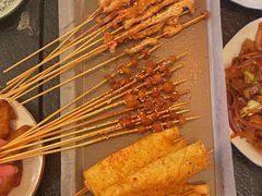 -何妹湿辣牛肉·粤式烧烤砂煲(桂雅路店)