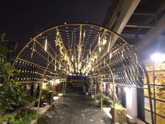 -冰冰龙虾·江湖菜·花园江景餐厅