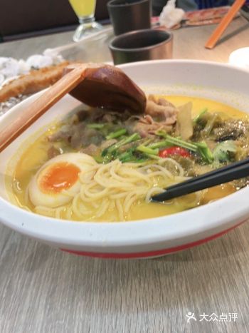 吃个辣的暖暖身。上餐时我不敢相信自己眼睛红红的汤