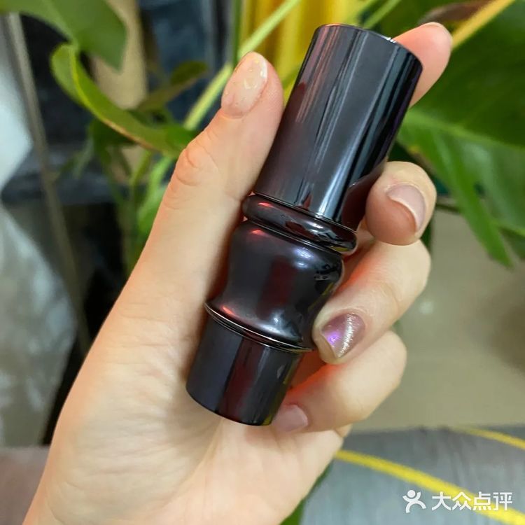 【种草好物】MAC 唇膏  M A C的这款唇膏设计