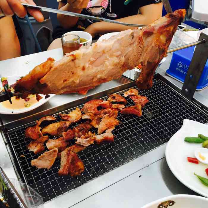 蒙山狼烤羊腿涮羊肉(公益桥店)-"味道独特,口味正宗,服务到位.