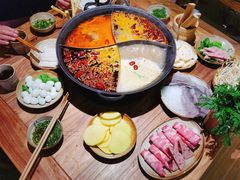 -白乐天毛肚火锅馆(解放碑店)