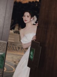 -不晚国际婚纱礼服