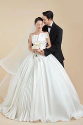 -喜爱高定婚纱摄影