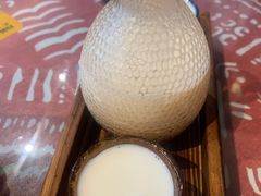 云南纂新奶白酒-火塘云南烧烤大排档