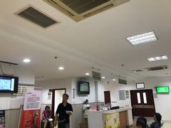 二楼的导诊台-上海市长宁区天山中医医院