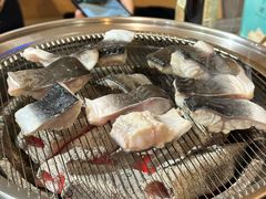 -围炉肉舍•炭烤活鳗•丹东海鲜烤肉(步行街店)