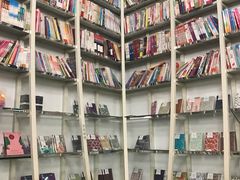 -钟书阁(松江泰晤士小镇店)