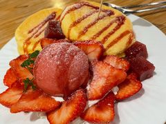 草莓家族梳乎厘班戟-Ufufu cafe(天神巷店)