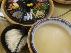 过桥米线-老国贸云南传统过桥米线(滇池店)