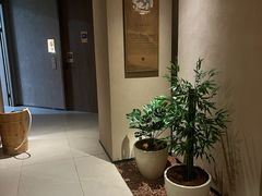 -灸春堂·艾灸·痛症·整脊连锁(之江银泰店)