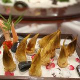 可以容纳我们部门20几号人