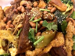 -愉肴麻辣香锅(中北镇店)