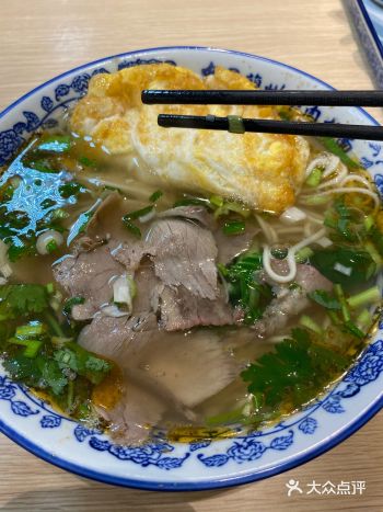 位于容奇医院附近的兰州拉面，门店跟很小，却能在中午饭