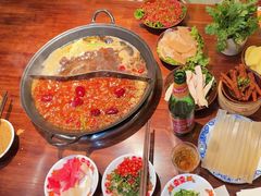 菌汤辣锅鸳鸯锅-胖姐社区老火锅(北京总店)